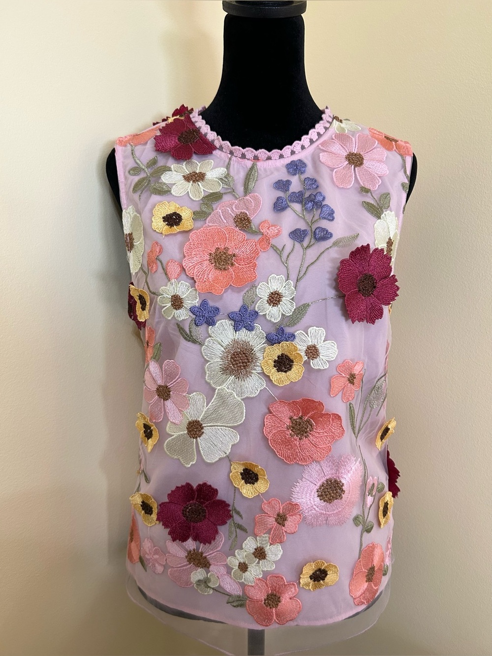 Nanette Lepore Pink Floral Taylor Swift Inspired Blouse. Satin lined Sleevless